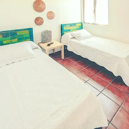 Cosy House With Mountain View Каньямеро